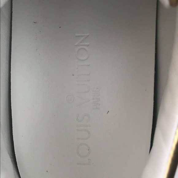 Louis Vuitton GOLD sneakers. - Picture 4 of 4